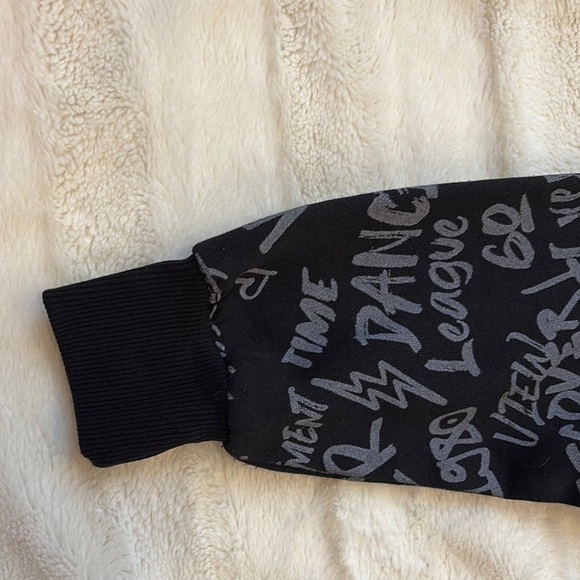 Zara girls Black Graphic graphic Sweater in black and grey size youth 6 and 9 - Picture 4 of 8